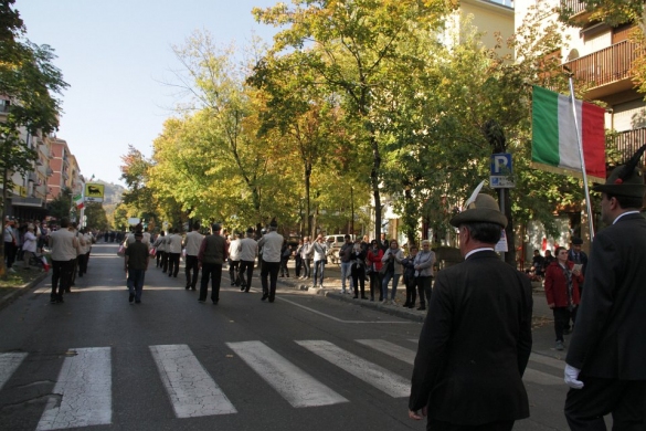 Alpini a Salsomaggiore: Sfilata in viale atteotti